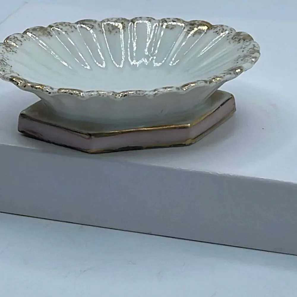 Antique Wallendorf German porcelain trinket dish-soap dish.